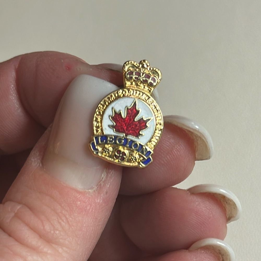 MENDAMICHANEORUMPETINBIMUS legion Crown and Pin